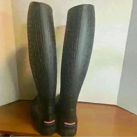 Tommy Hilfiger WOMEN'S Black Raindrop Waterproof Textured Rain Boots Size 9 US - Picture 2 of 9